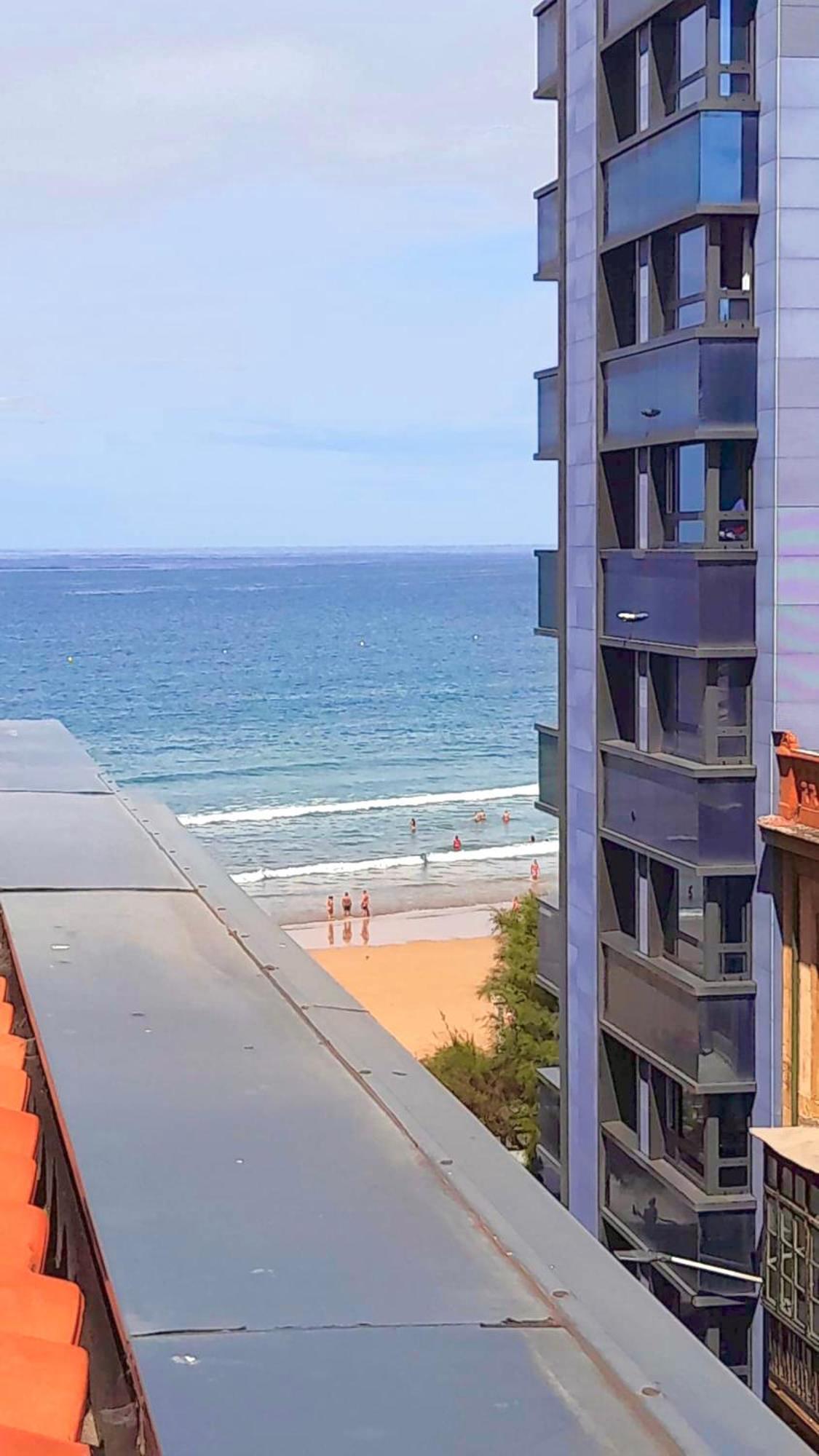 Atico Con Terraza En Playa De San Lorenzo 希洪 外观 照片